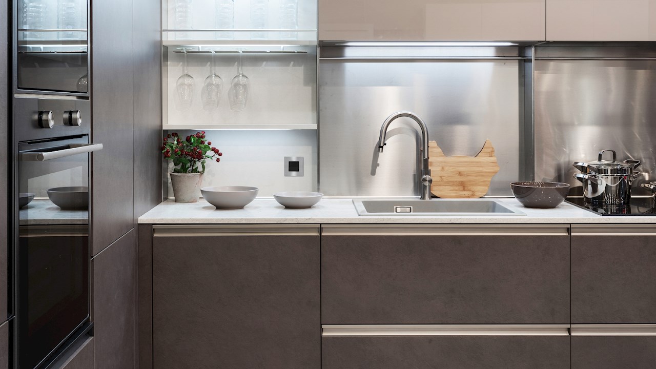 ¿Por qué se apuesta por el acero inoxidable en la cocina actual?