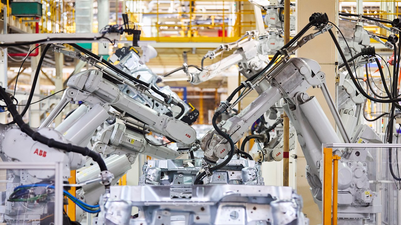 Une enquête d'ABB souligne l'importance des « usines intelligentes » flexibles et connectées dans la transition vers la production mixte de véhicules