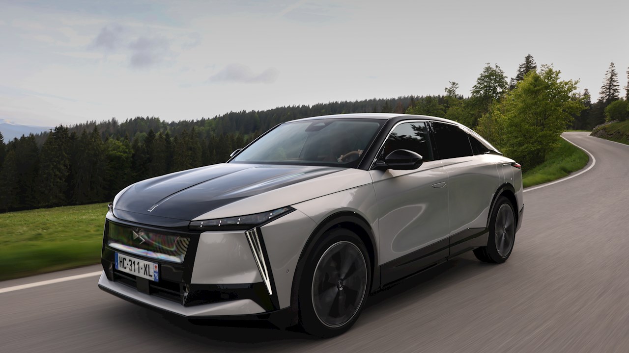 La technologie PixelPaint d'ABB sélectionnée par Stellantis pour sa DS8, le modèle phare tout électrique de DS Automobiles.