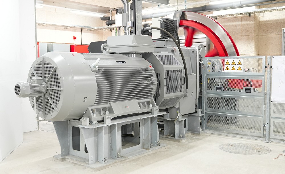 Der Antriebsmotor von ABB für die steilste Pendelbahn der Welt.