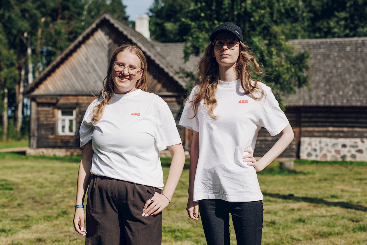 Pildil vasakult: Heliis-Alexandra Kägo ja Anna-Maria Kolljakova