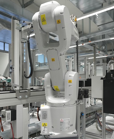 Einer der von ABB in Schweden gefertigte IRB 1200 bei On in Zürich.