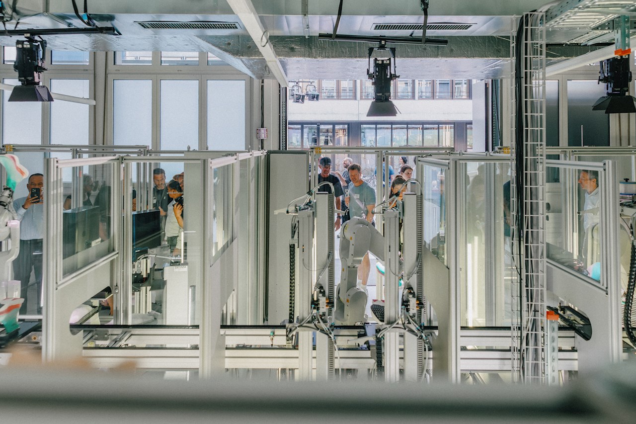 On hat die LightSpray Factory in Zürich Anfang Juli 2025 unter grossem Publikumsinteresse eingeweiht.