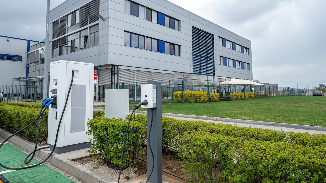 АББ доставя иновативно електроразпределително решение за разширението на производствената база на стратегически клиент в България