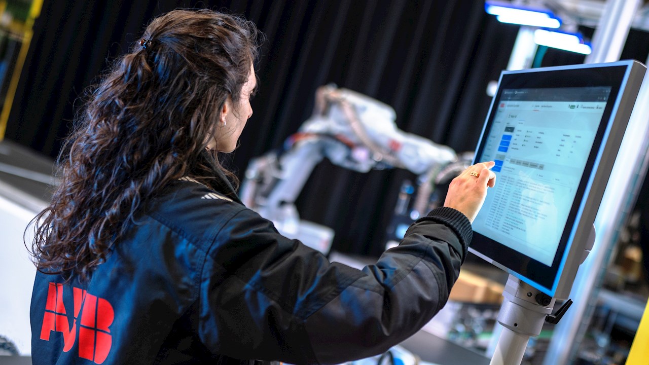 ABB und LandingAI heben Potenzial der generativen KI für Vision-KI in der Robotik