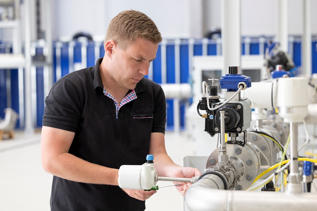 NINVA uses the surface temperature of piping to infer the process temperature.