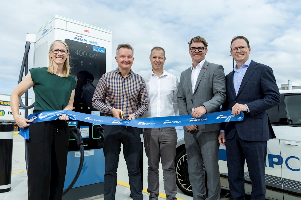 Pictured at the opening ceremony of the Eastern Creek site: Kate Tomson, Executive Director of Retail at Ampol; The Honourable Chris Bowen, Minister for Climate Change and Energy and McMahon MP; Matthew Halliday, Managing Director and CEO of Ampol; Sean Stove, Head of Emobility Division ABB; Patrick Luxton, General Manager Energy Value Chain, Ampol.