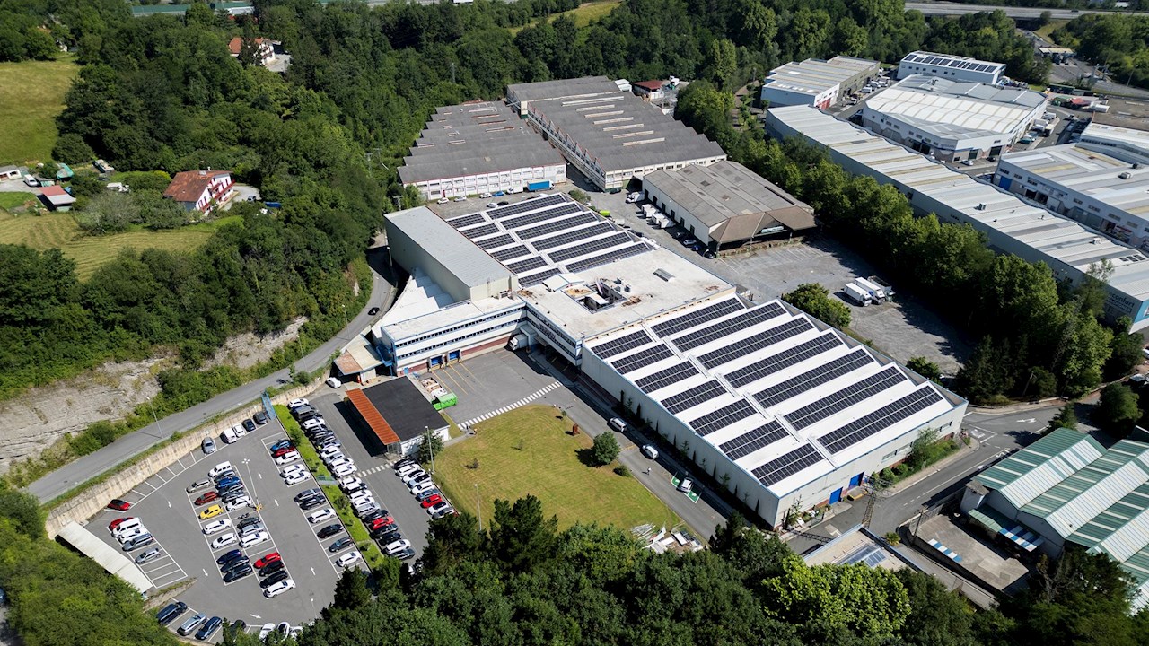 Az ABB jelentős mérföldkőhöz érkezett: az oiartzuni gyár lett az első kibocsátásmentesen működő üzem Spanyolországban