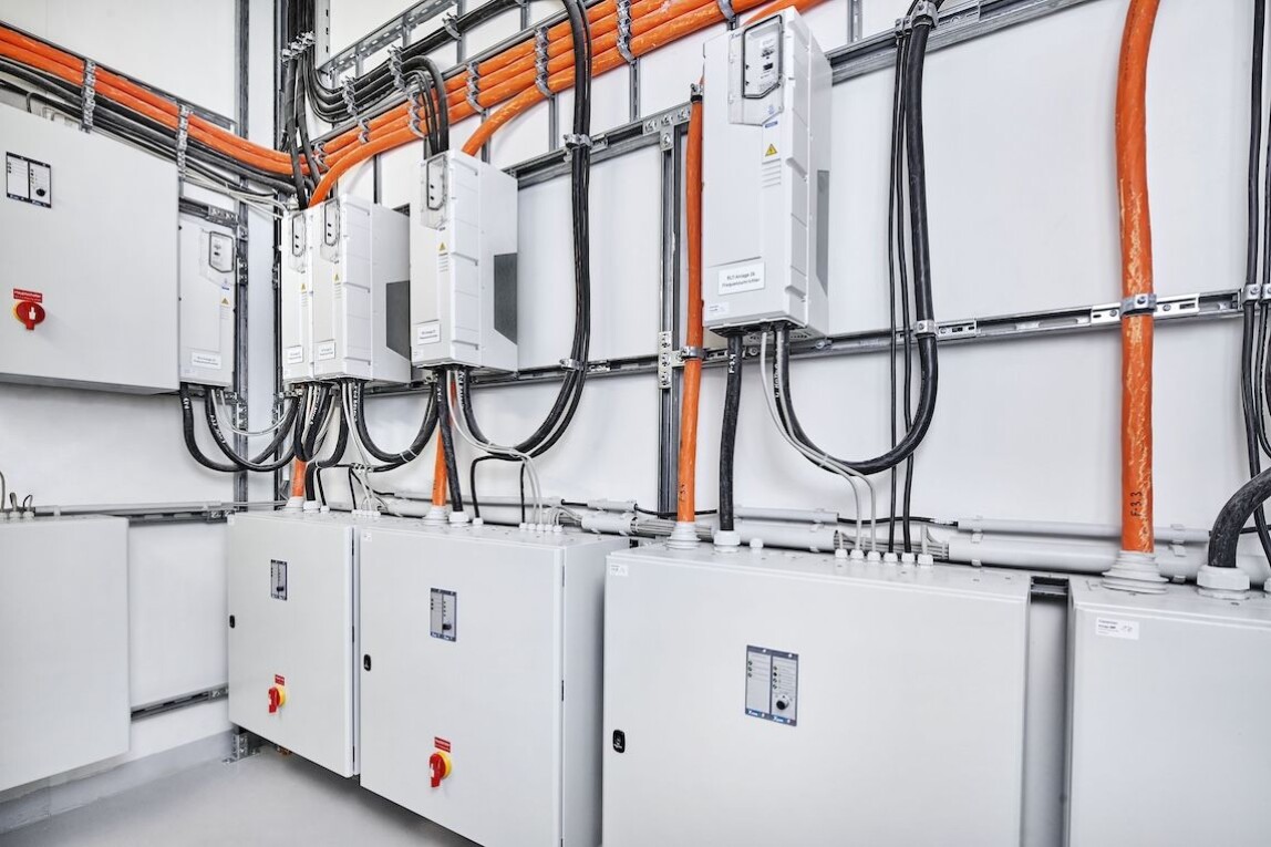 ACH580 frequency converters with override mode are used for speed-controlled smoke extraction fans. Image: Trox X-Fans GmbH.