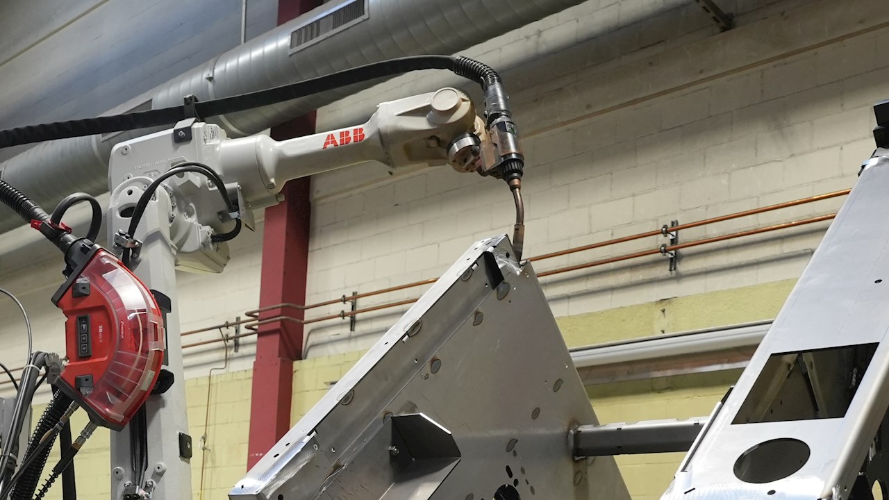 Präzision in Serie: Müller Martini Manufacturing setzt auf ABB-Schweissroboter