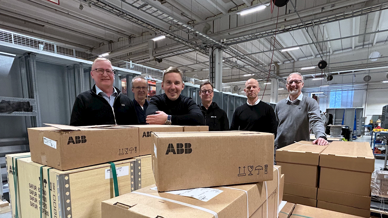 ABB ja POK syventävät yhteistyötään – SEN Plus -pienjännitekojeistojen valmistus alkaa Suomessa
