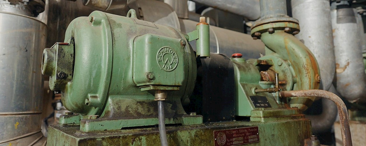 Dieser Motor für eine Pumpenanwendung stand seit Eröffnung der Raffinerie im Jahr 1966 in Betrieb.