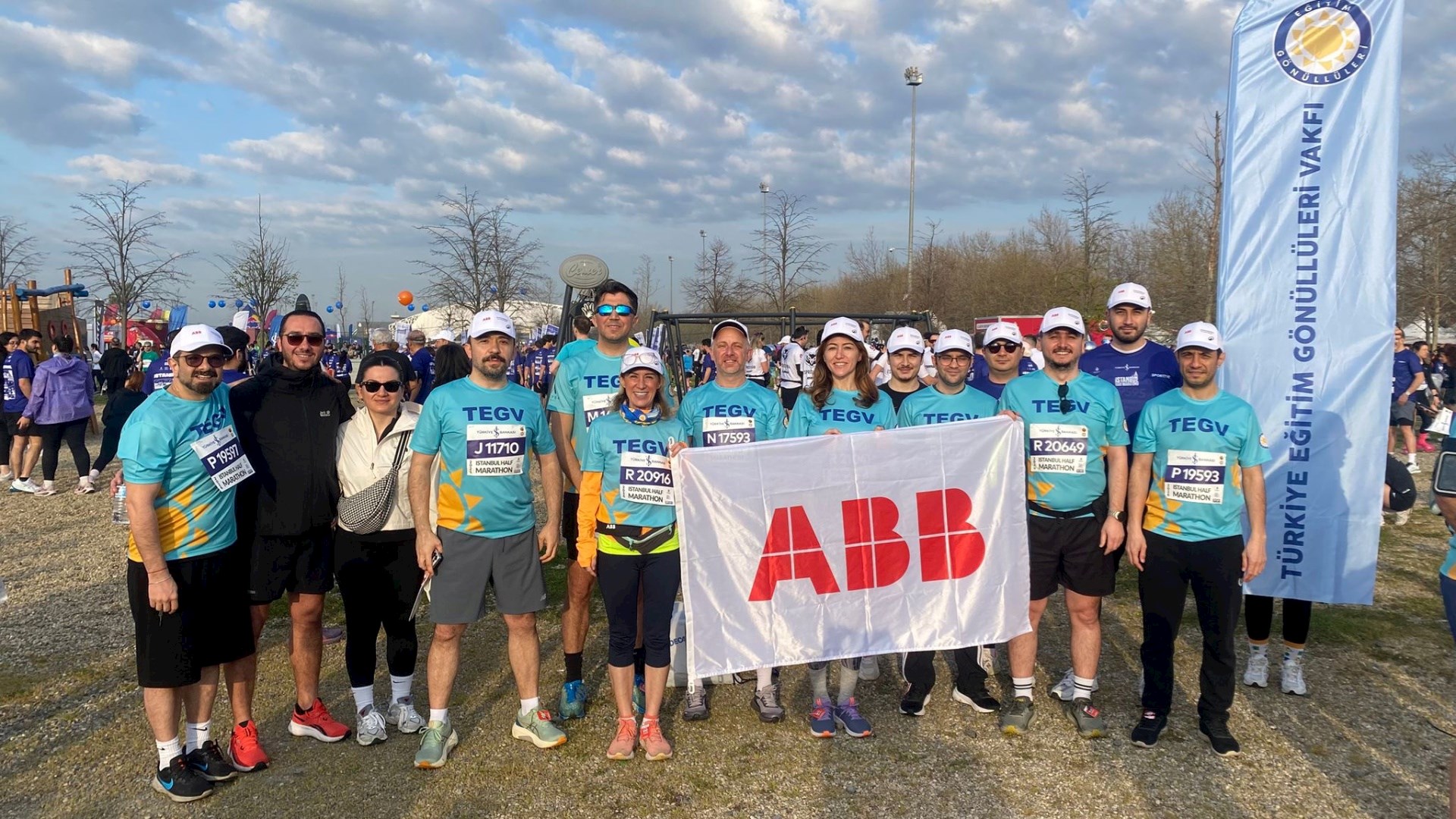 ABB Türkiye, İstanbul Yarı Maratonu’nda çocukların eğitimine destek için koştu