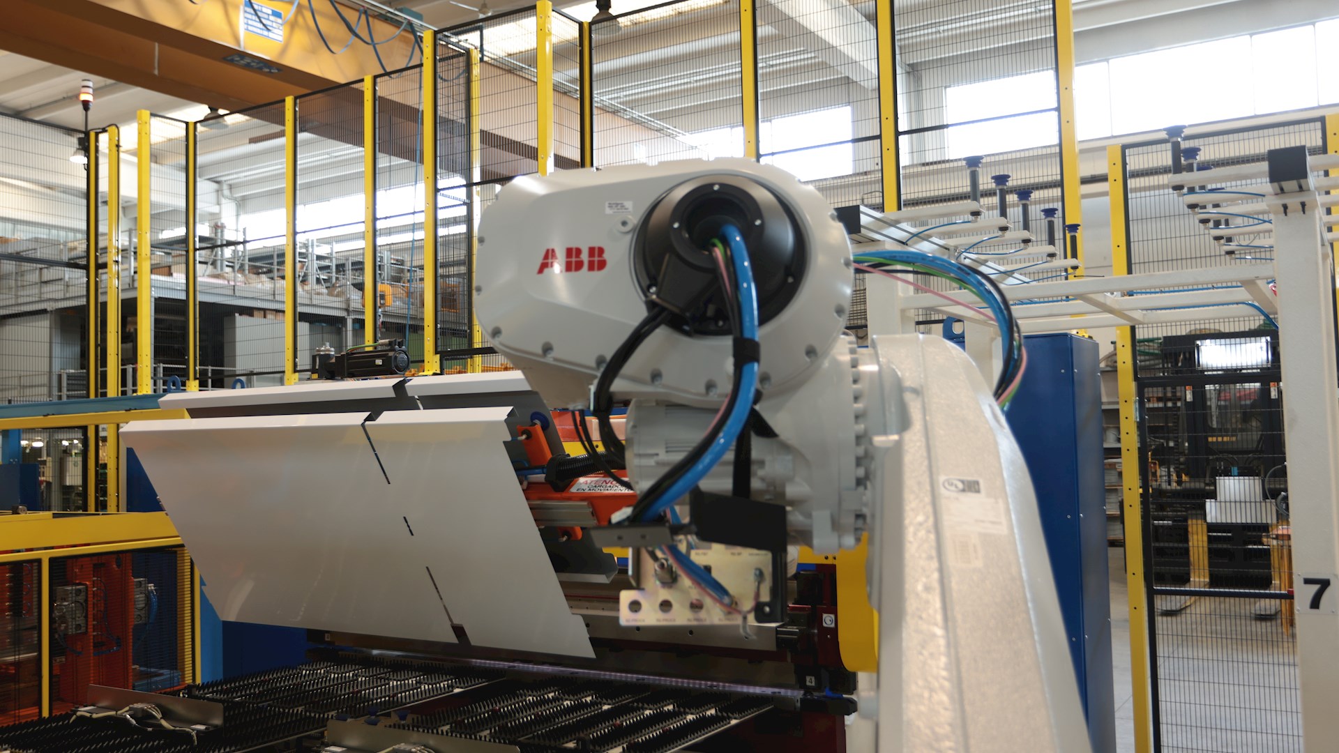 Cosma e ABB Robotics: automazione smart per impianti flessibili e ad alte prestazioni