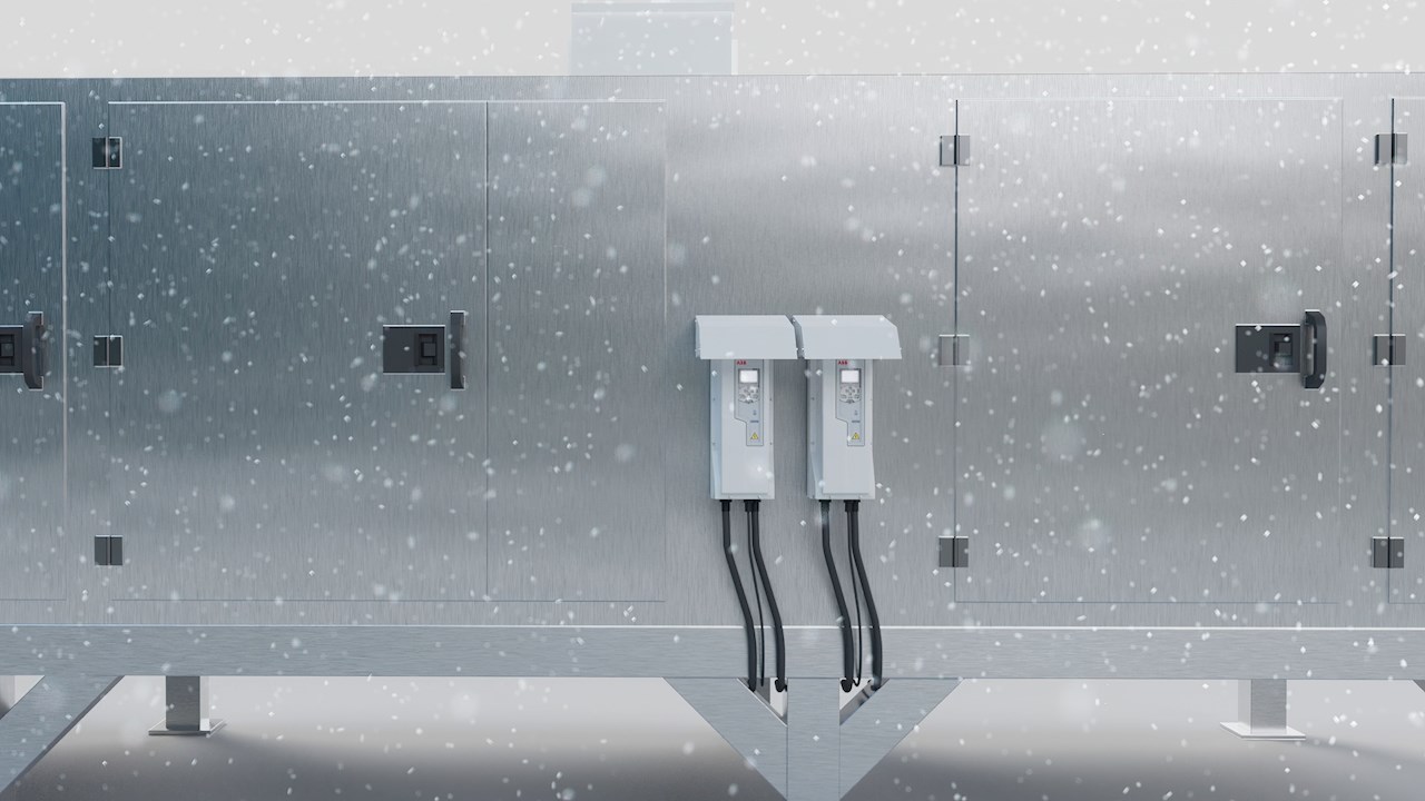 The ACH580 IP66 drive controlling a rooftop air handler withstands rain and snow.