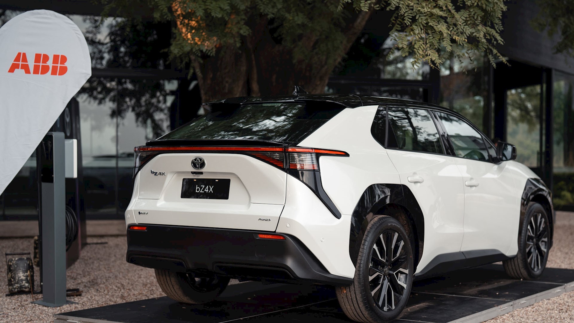 Toyota Argentina elige a ABB para la carga de sus vehículos electrificados