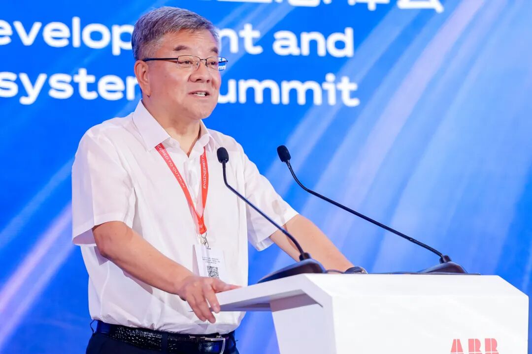 中国电力企业联合会党委副书记、秘书长 郝英杰