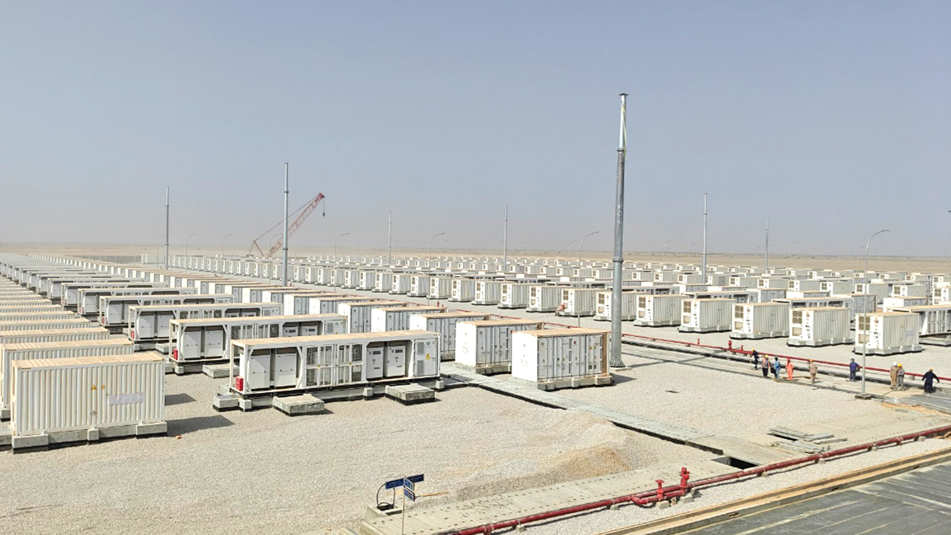从沙漠腹地到电网枢纽：ABB配电解决方案护航阿曼储能工程