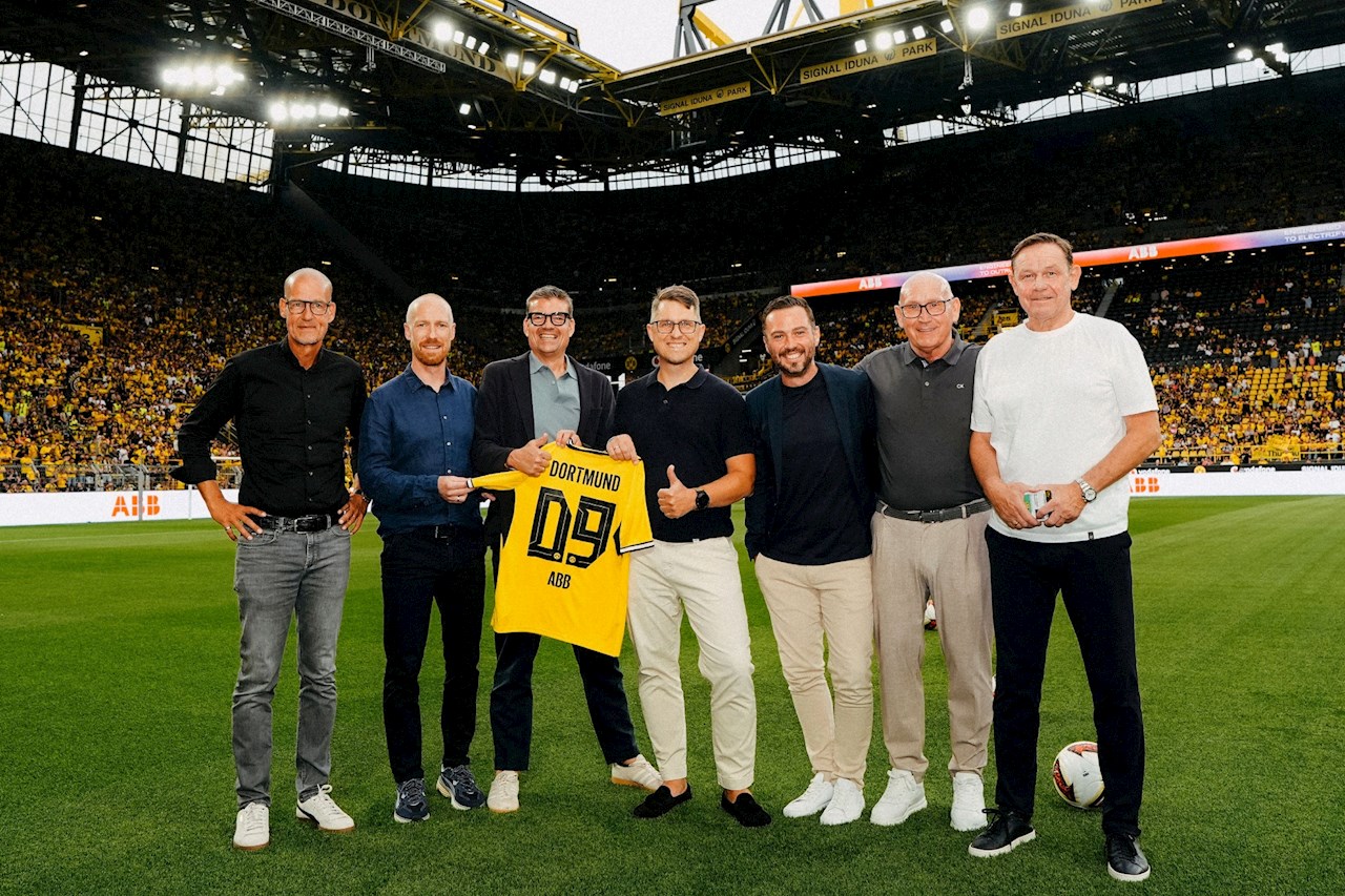ABB and Borussia Dortmund expand their collaboration as part of a strategic Energy Management Partnership (Left to right: Carsten Cramer, Borussia Dortmund; Benedikt Scholz, Borussia Dortmund; Mark Zwerner, ABB; Dr. Stefan Rohrmoser, ABB; Dr. Frederic Nimmermann, ABB; Thomas Baltzer, ABB und Dr. Christian Hockenjos, Borussia Dortmund)