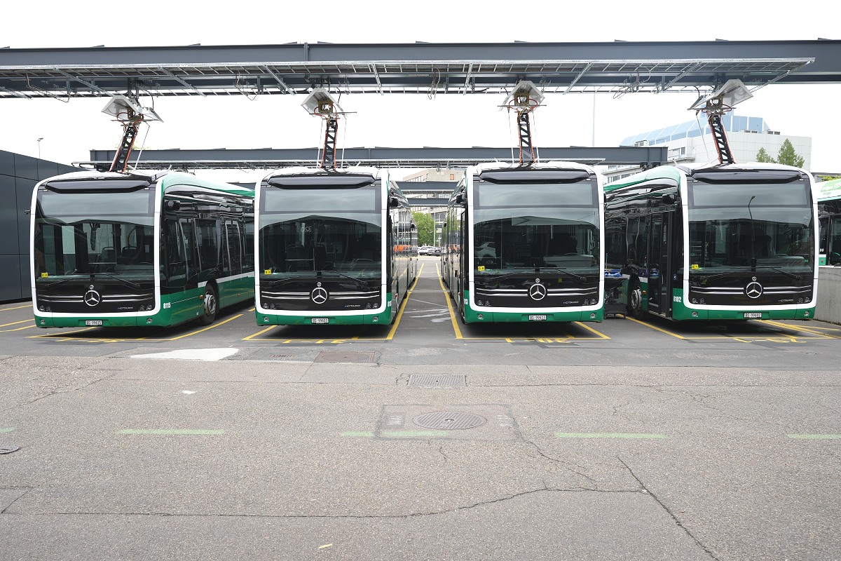 ... und 19 Elektro-Normalbusse des Daimler-Tochterunternehmens EvoBus (Schweiz) AG in Betrieb genommen.