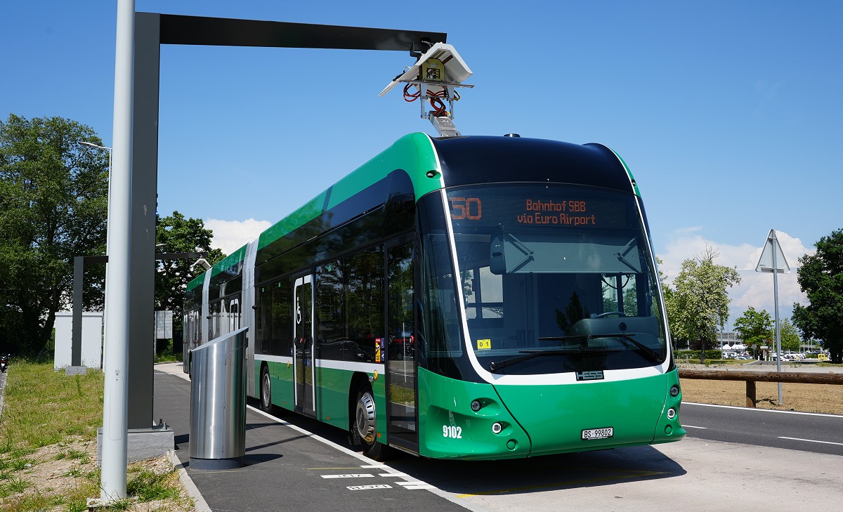 Beim Euro-Airport können die Elektrobusse nachgeladen werden.
