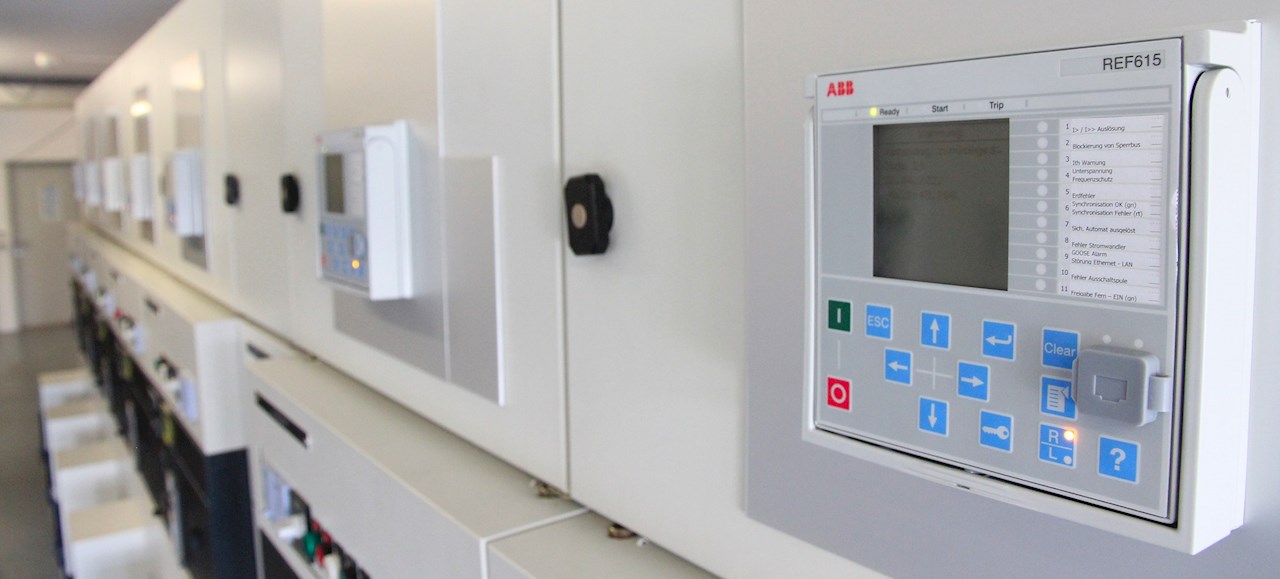 Die neuste Version des Schutz- und Steuerungsgeräts REF615 von ABB wurde in den 19 Feldern der Mittelspannungsanlage der KVA Turgi installiert.