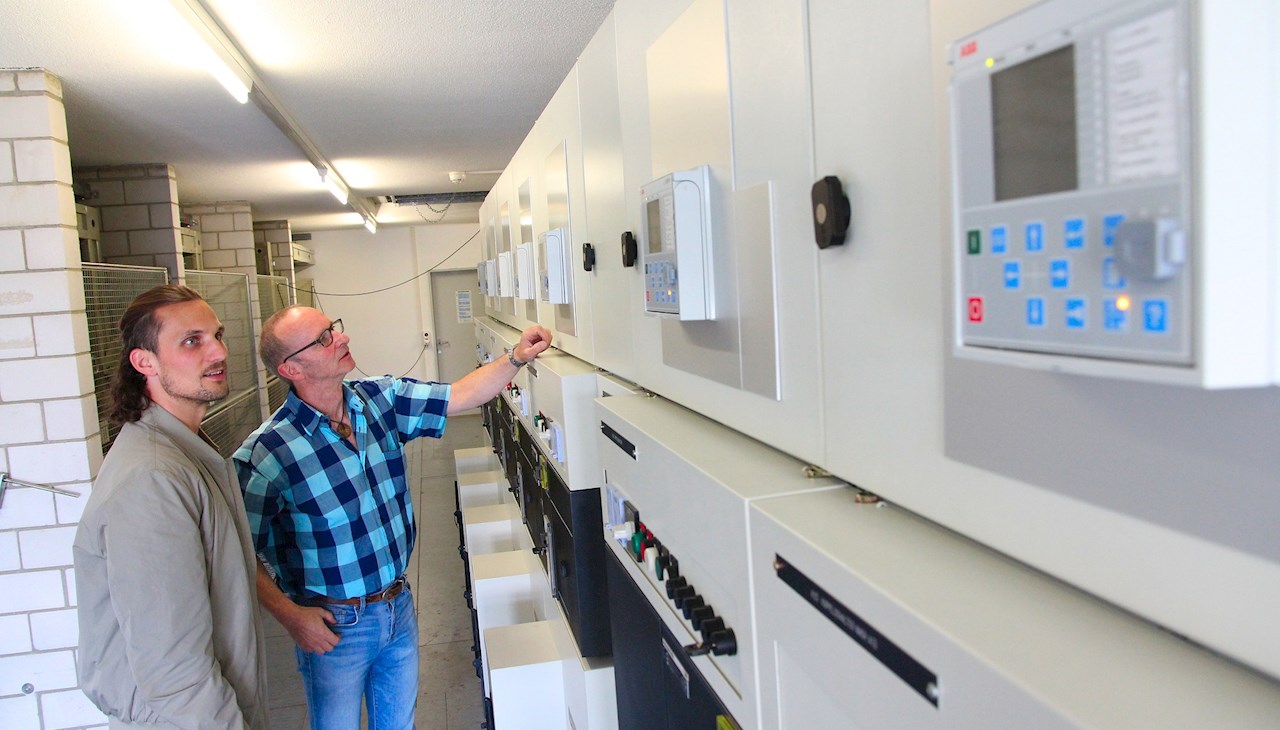 Über die Mittelspannungsverteilung der KVA mit einer Spannung von 16 Kilovolt läuft sowohl die Eigenversorgung als auch die Einspeisung in das Versorgungsnetz.