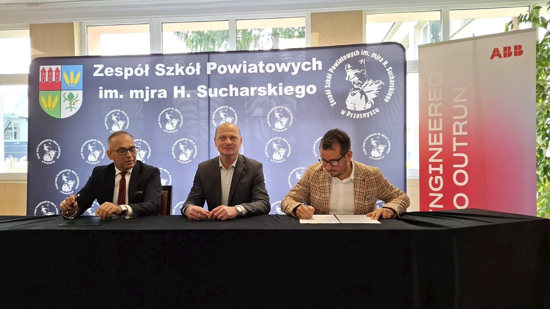 Od szkolnej ławki do nowoczesnej fabryki. ABB wspiera nowy kierunek nauczania w ZSP w Przasnyszu